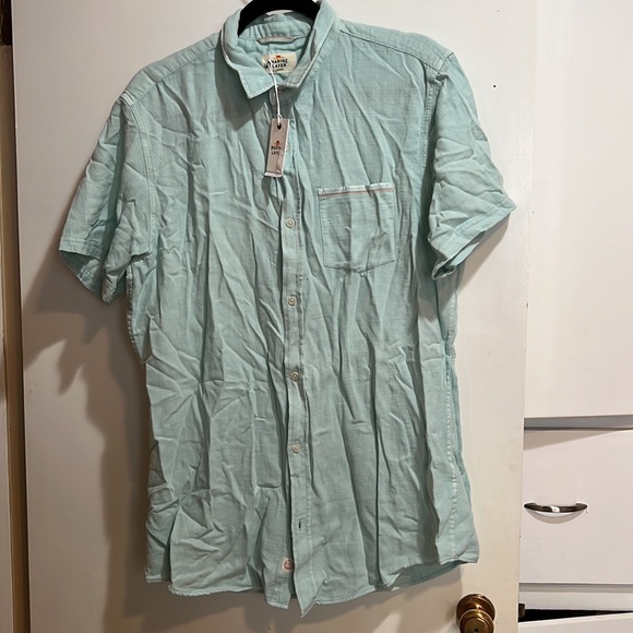 Marine Layer Short Sleeve Button Down - NWT - Size Larger - Picture 5 of 7